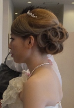 ブライダルヘアカールシニヨン
