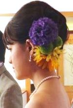 ウエディングヘア鮮やか生花