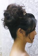 高い位置でまとめた花嫁ヘアー