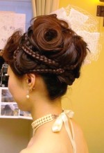 ヘアアレンジ三つ編みで個性的