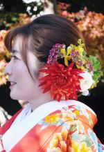 和装ヘアダリアの髪飾り