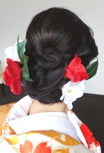 着物のヘアに椿