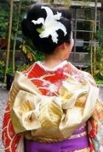 着物髪にユリ