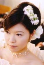 ショートヘアシニヨンヘアお花