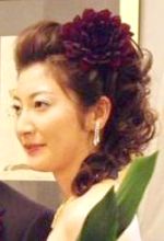 披露宴大きなお花サイドダウンヘアー